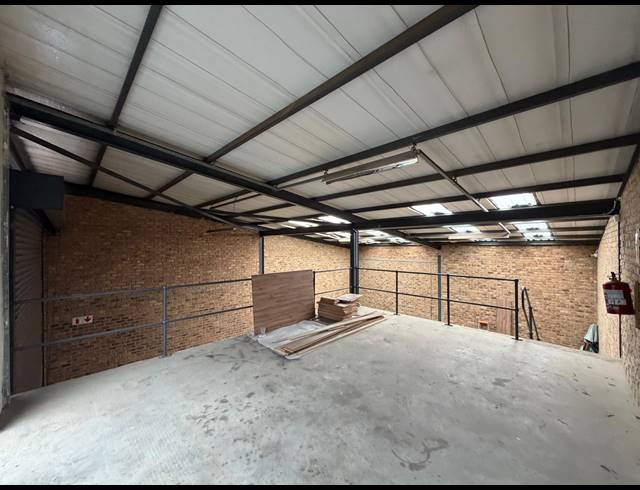 154M² WAREHOUSE TO LET IN CHLOORKOP